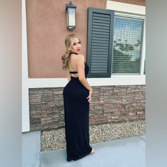 🆕Halter draped maxi dress in black - Picture 10 of 11